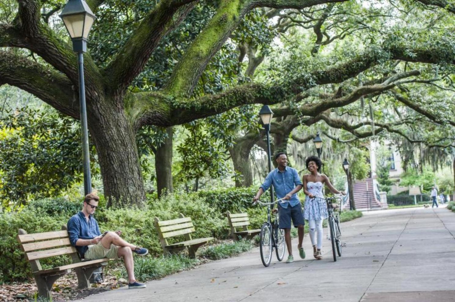 ☆Historic Living•2 Separate Spaces•Downtown•Walk To Forsyth Park•Private Patio/Porch☆ Villa Savannah Bagian luar foto