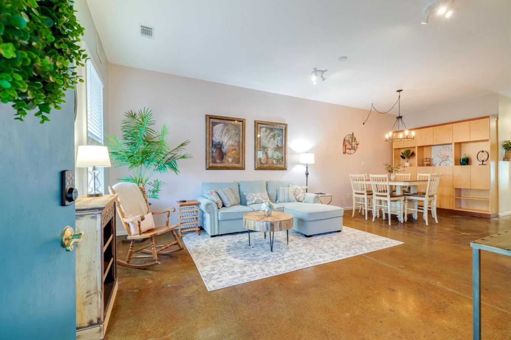 ☆Historic Living•2 Separate Spaces•Downtown•Walk To Forsyth Park•Private Patio/Porch☆ Villa Savannah Bagian luar foto